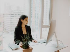 how to behave professionally at workplace