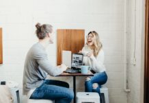 How To Be Great Conversationalist: 17 Essential Tips And Tricks how to be great conversationalist