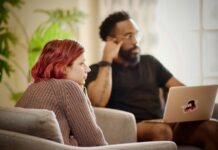 How To Be a Good Listener In Communication: 20 Strategies how to be a good listener in communication