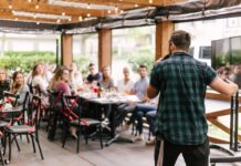 How To Use Hand Gestures in Communication: 9 Top Ways how to use hand gestures in communication